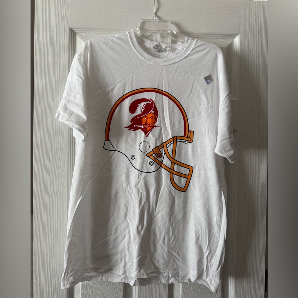 Bucs T-shirt. Size Large.